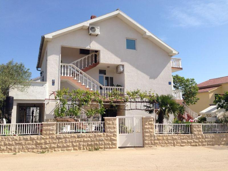 Apartmani Slavica Biograd Na Moru Exteriör bild
