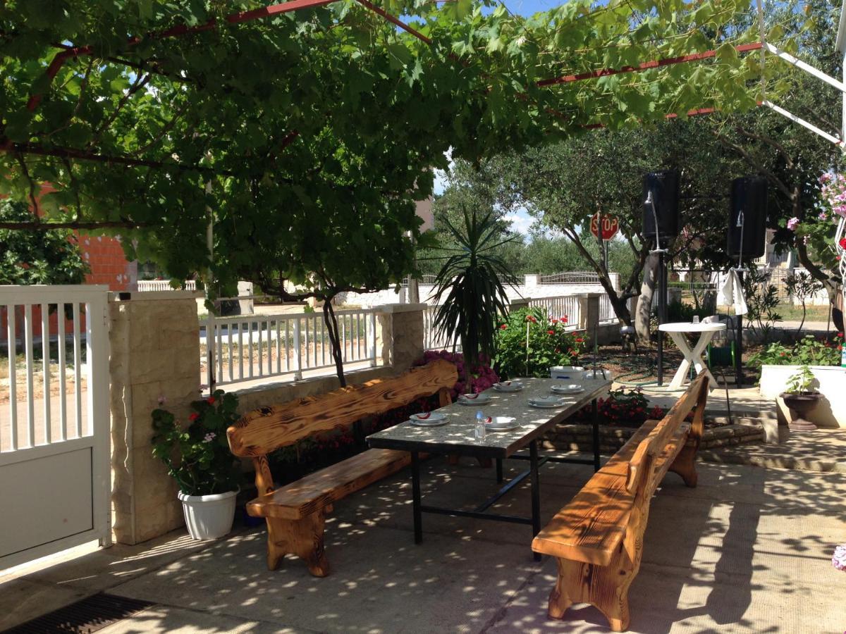 Apartmani Slavica Biograd Na Moru Exteriör bild